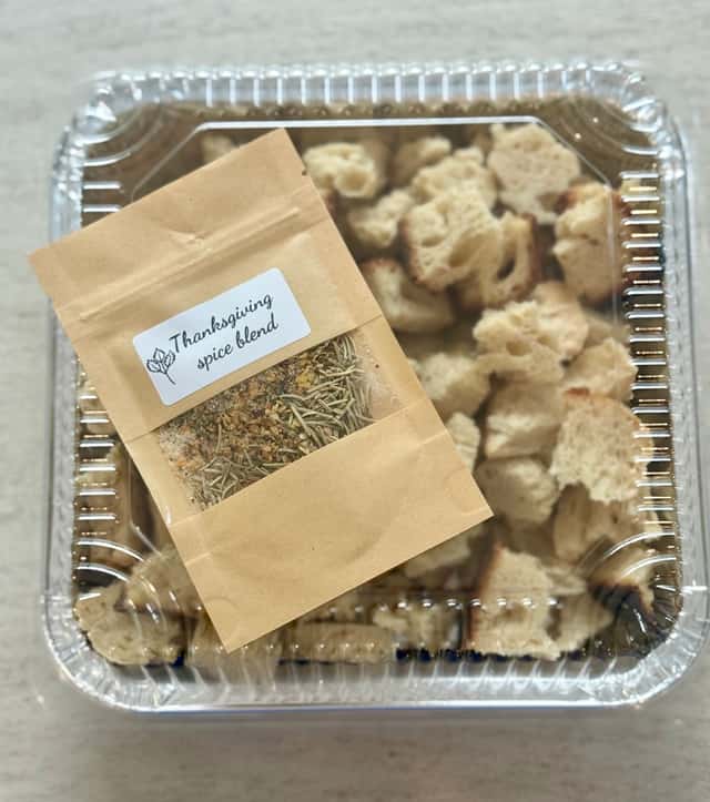 Sourdough original or sourdough cornbread stuffing kit with instructions